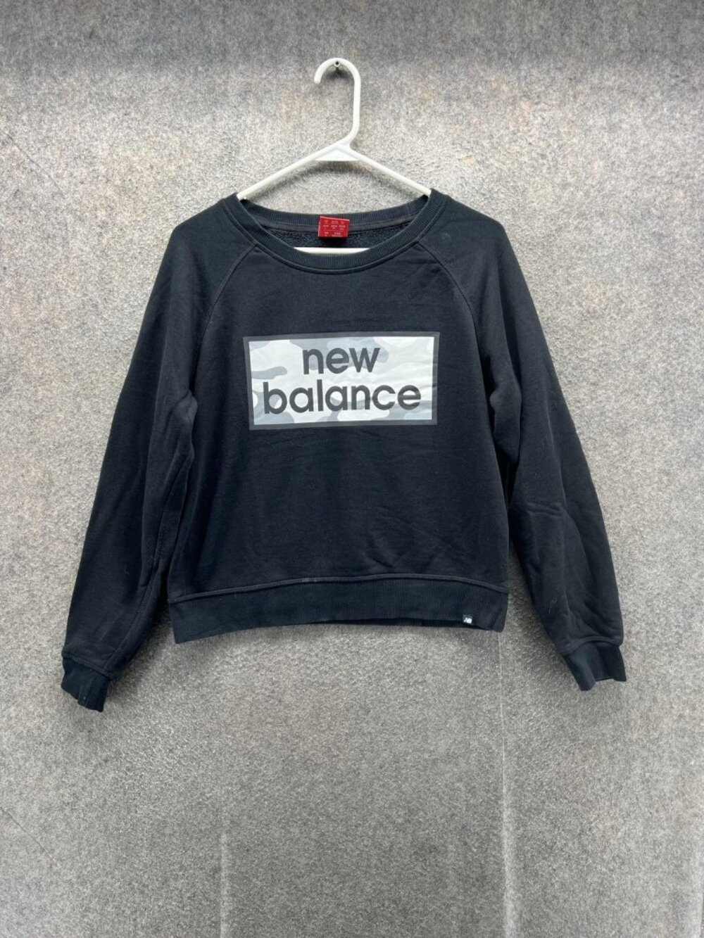 New Balance Sweatshirt Womens Medium Black Fleece Logo Raglan Crewneck Pullover